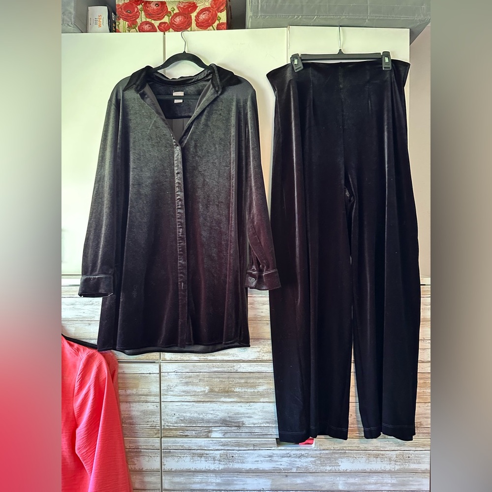 ✨ Chico’s Travelers Black Velour 2 Piece Tunic & Pants Set Size 2 US 12/14 NWT